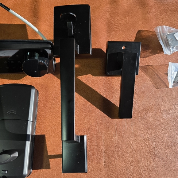 Smart Door Lock - Picture 3 of 10